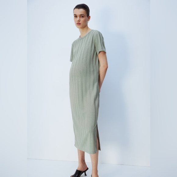 H&M Dresses & Skirts - H&M Mama Maternity Ribbed Green Dress